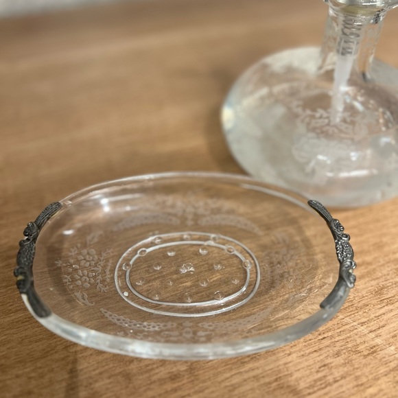 Washroom dishes - Picture 4 of 9